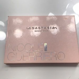 Anastasia Beverly Hills Nicole Guerriero Glow Kit